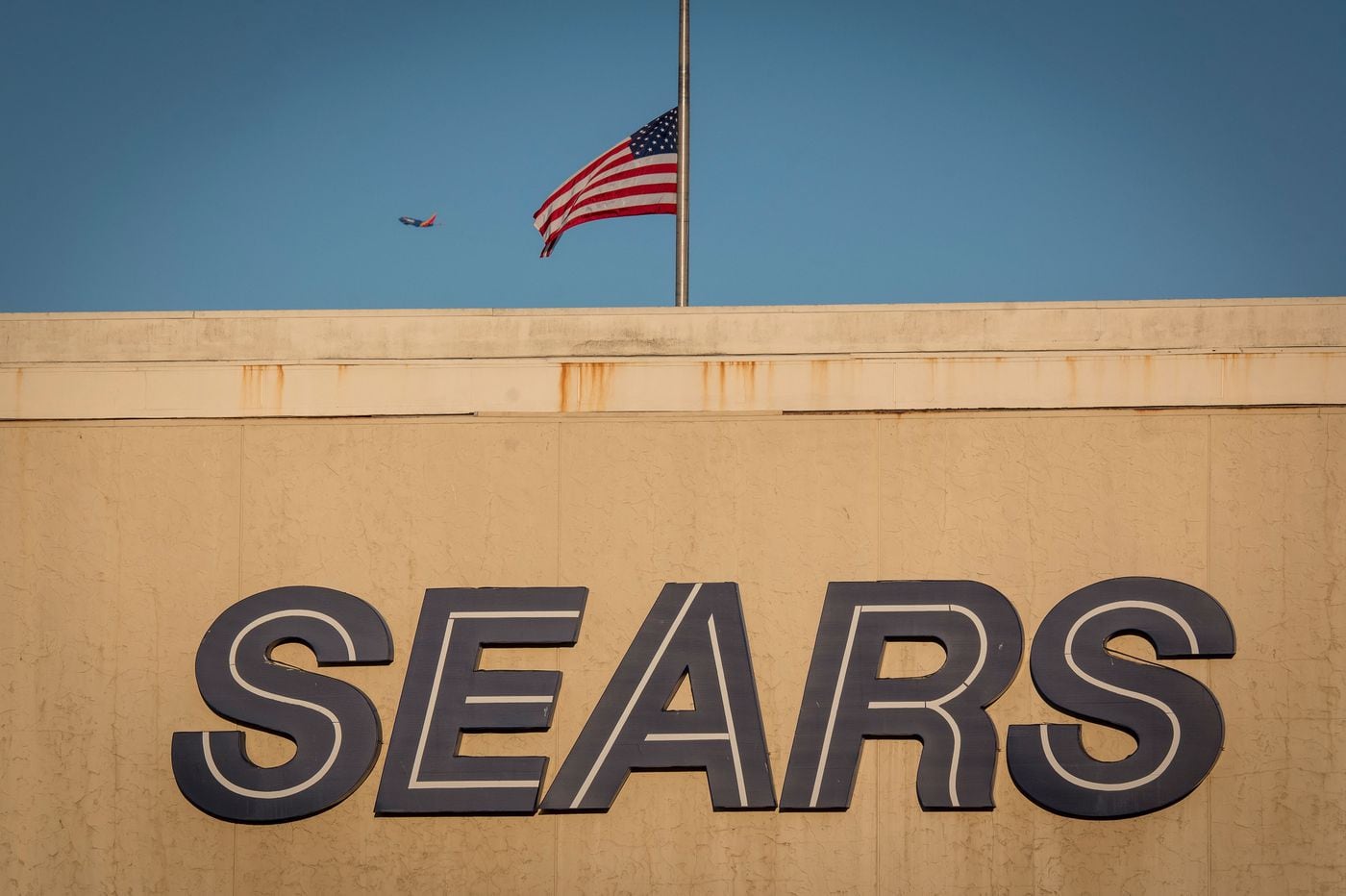 Sears Avoids Liquidation With Last-Minute Improved Bid