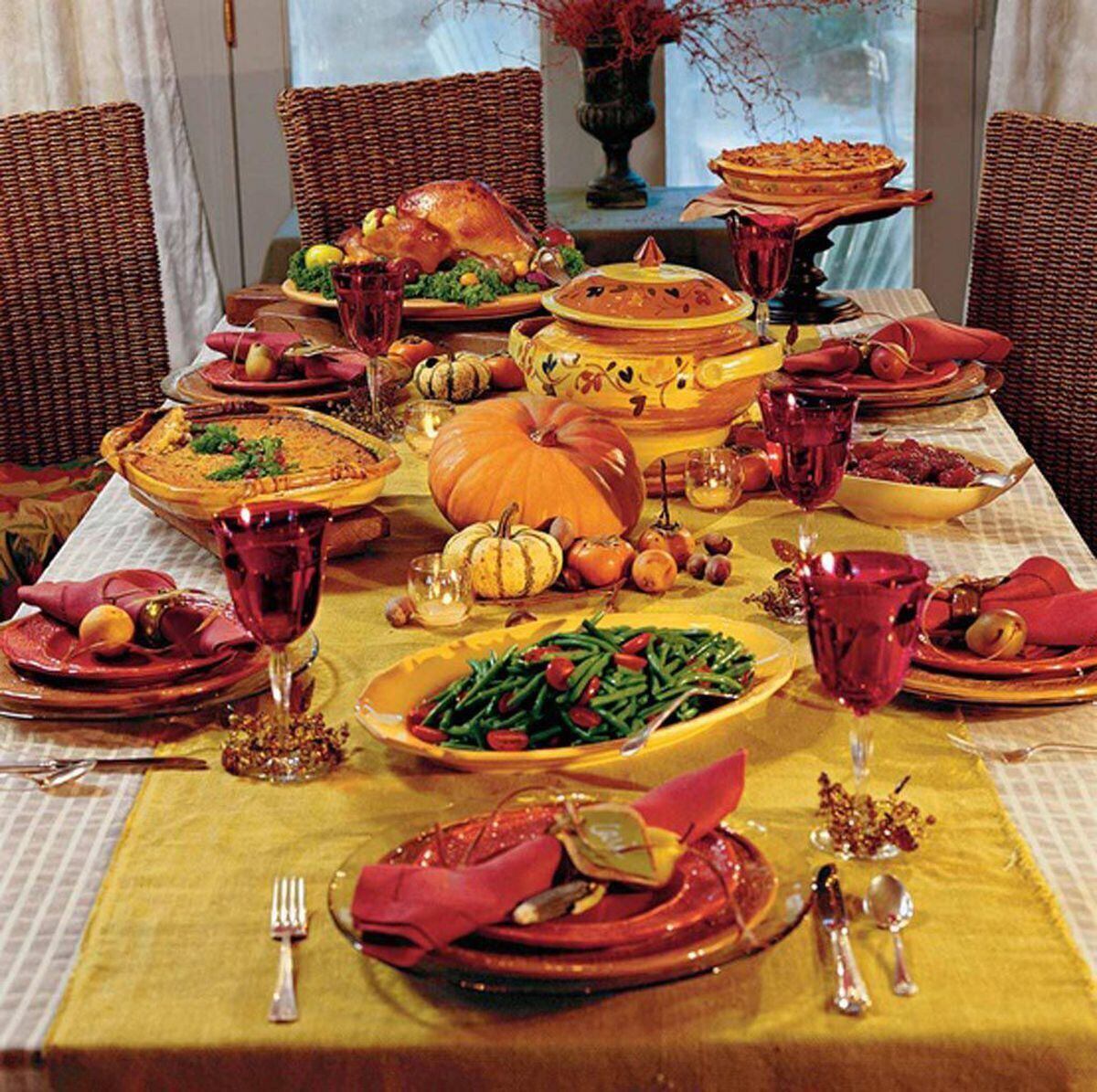 10 Stunning Thanksgiving table settings