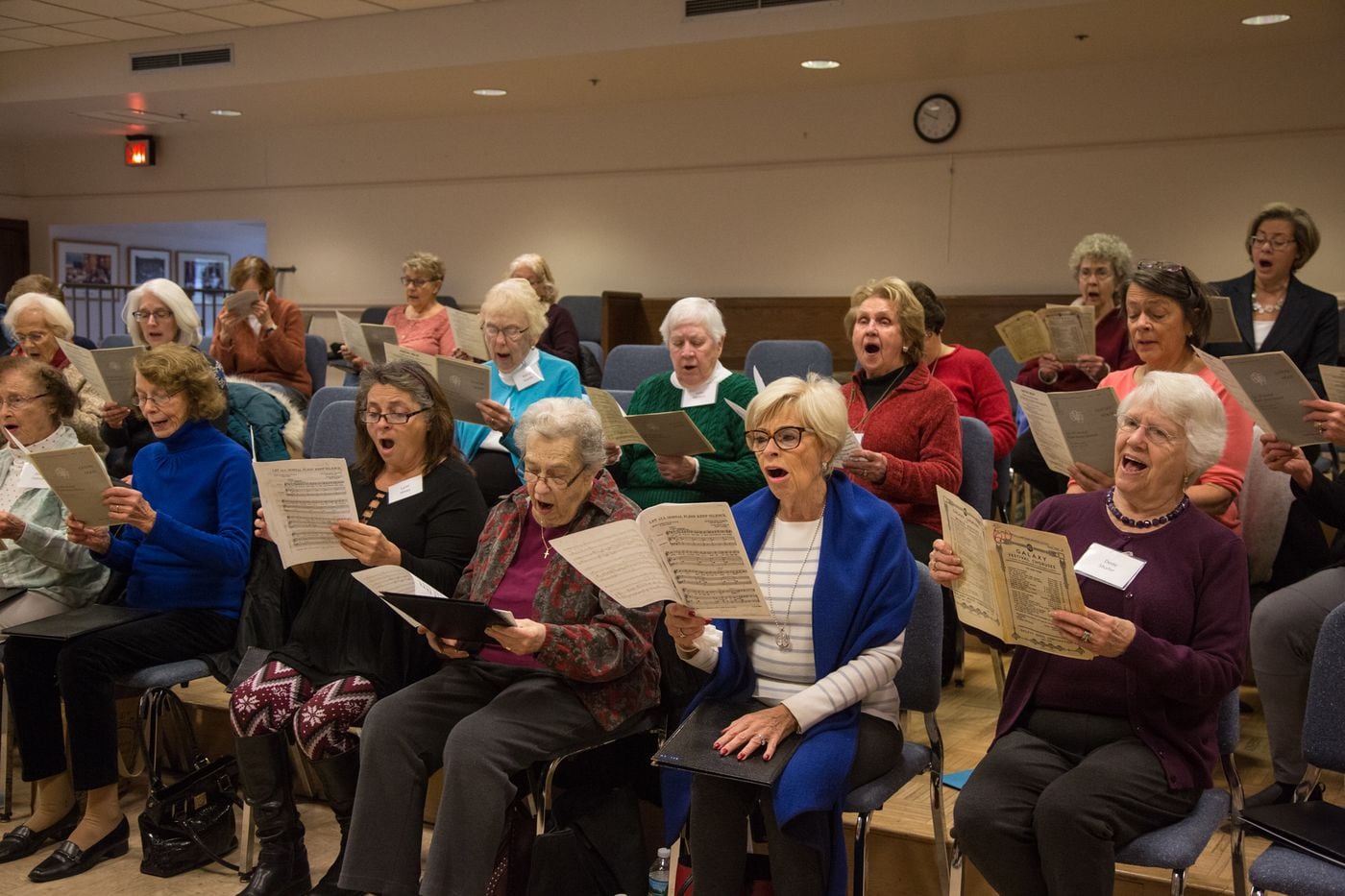 The members of the Singing for Life choir join together for their weekly choral practice at Bryn Mawr Presbyterian Church. EMILY COHEN / For the Inquirer