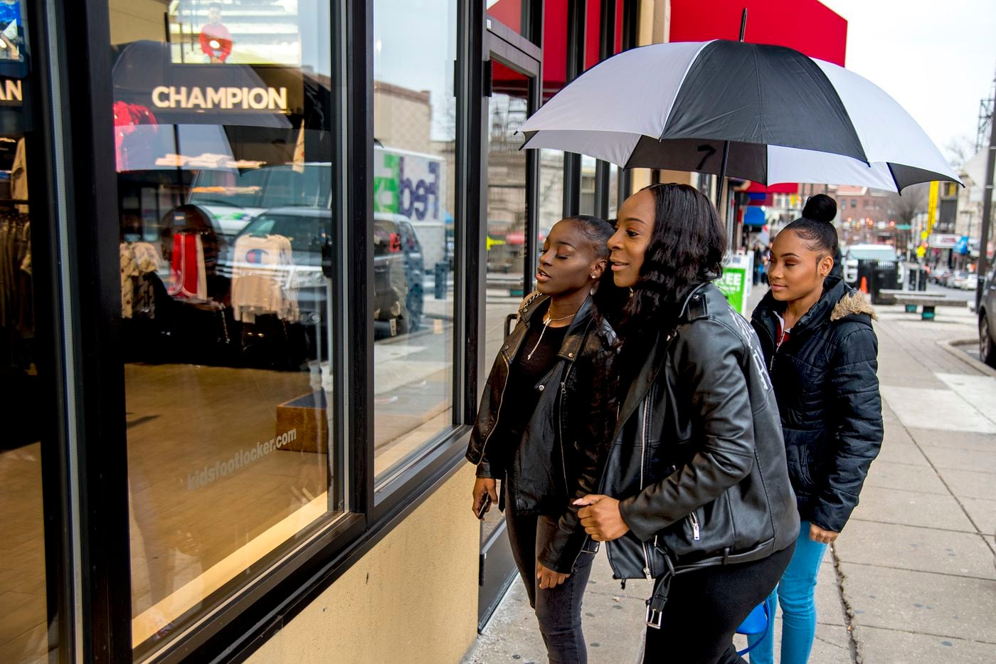 Years ago, Portia Smith (center) suffered postpartum depression and feared seeking care because of child welfare involvement. She window shops with daughters Nelly Smith (left), 19, and Najai Jones-Smith (right), 15.