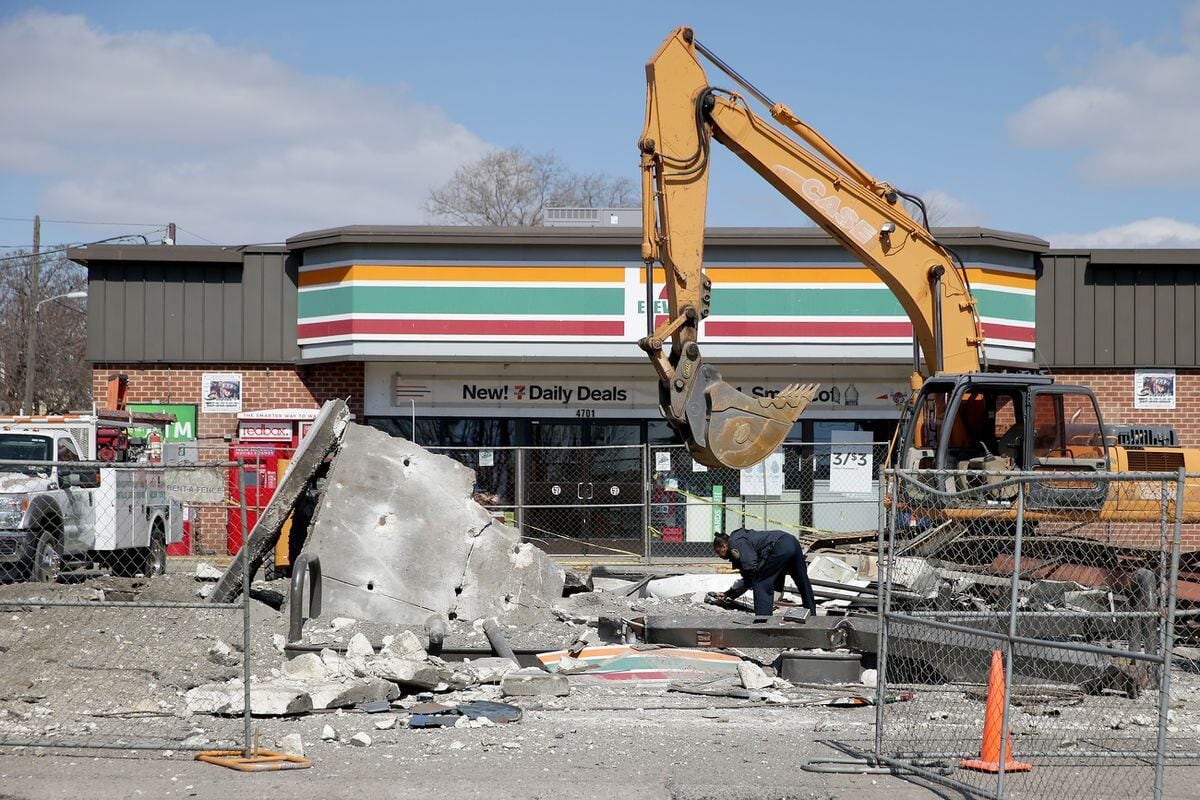 backhoe-causes-explosion-at-philly-7-eleven-police-say